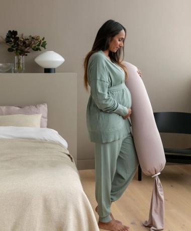 5 beste graviditetsputer som hjelper deg og babyen med å sove