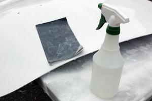 Lær hvordan du vådsliber din bils primer eller maling