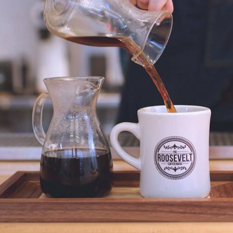 संयुक्त राज्य अमेरिका के आसपास 35 गैर-लाभकारी और मिशन-संचालित कॉफी की दुकानें