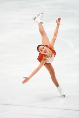 Η πρωταθλήτρια στο πατινάζ στον πάγο Michelle Kwan κάνει σπείρα