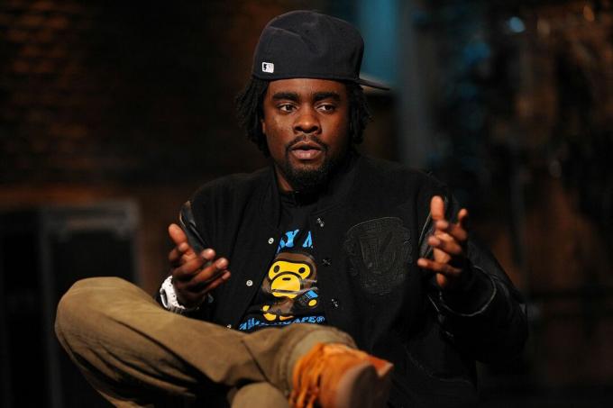 Umjetnik za snimanje Wale posjećuje " Hip Hop Shop" Fuse TV-a u studiju fuse 10. studenog 2009.