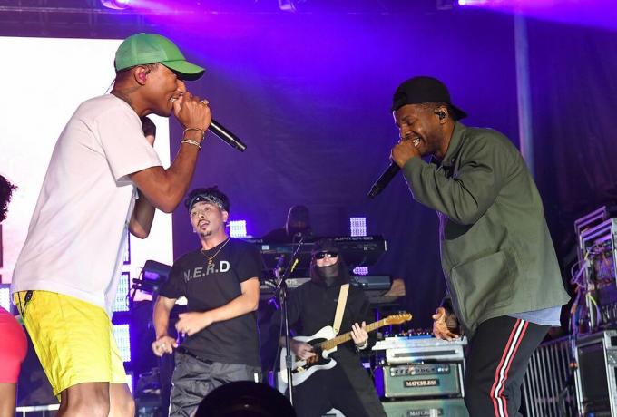 N.E.R.D의 Pharrell Williams와 Shay Haley가 2018 AfroPunk Festival Atlanta에서 콘서트에서 공연합니다.