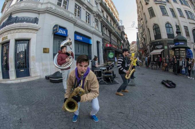 Musikere spiller på gaden