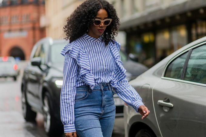אופנה בסגנון רחוב של חולצה מרופדת וג'ינס