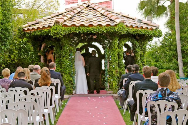 Весілля в альтанці у Фламінго