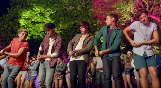 Vídeo musical do One Direction ao vivo enquanto somos jovens