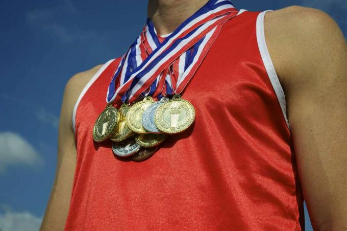 Atlet dengan Medali Perunggu Emas Perak Langit Biru Terang