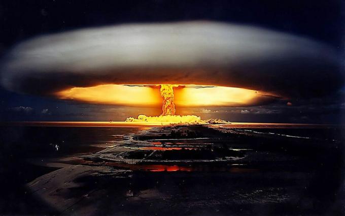 परमाणु-बम-विस्फोट2.jpg