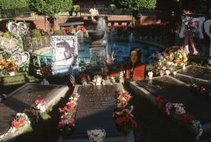 Elvis Presley Nereye Gömüldü?