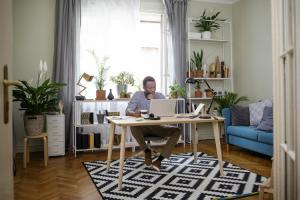 7 darbo namuose taisyklės, padėsiančios padidinti produktyvumą