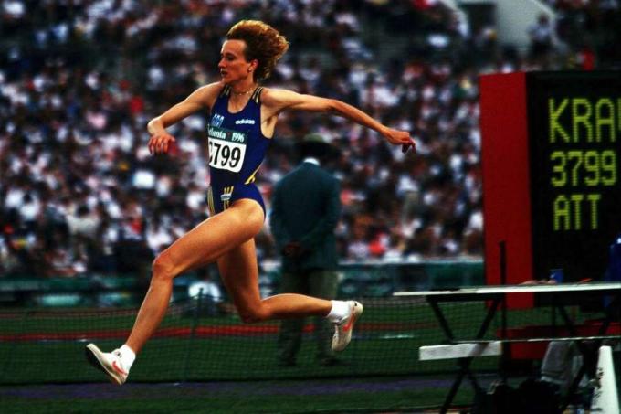 Inessa Kravets győzelmet aratott az első olimpiai női hármasugrás versenyen, 1996-ban.