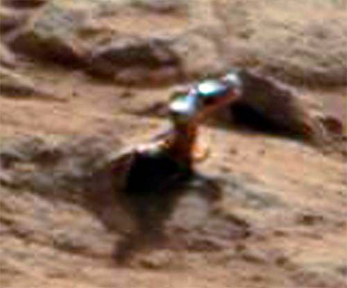 Mars glänzendes Metallobjekt