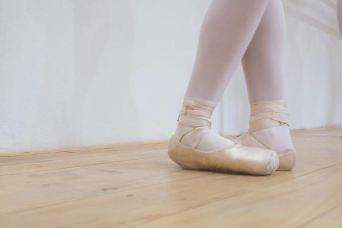 Крака на балерина