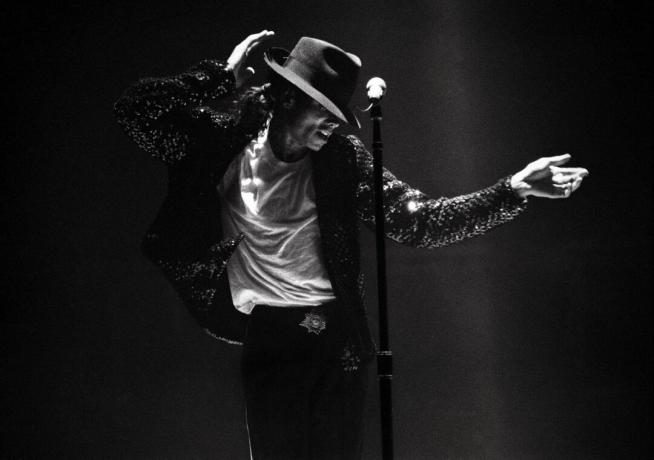 Michael Jackson táncol