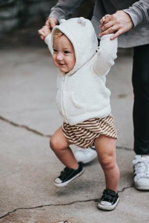 10 מותגי בגדי התינוק האורגניים הטובים ביותר בשנת 2023