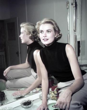 Grace-Kelly-Top brez rokavov-1954-Photo-by-Gene-Lester-Getty-Images.jpg