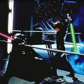 Luke Skywalker ve Darth Vader çatışıyor