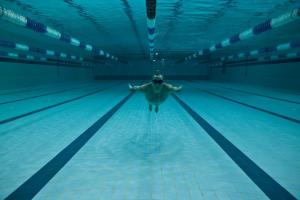 כמה גדולה בריכת שחייה אולימפית?