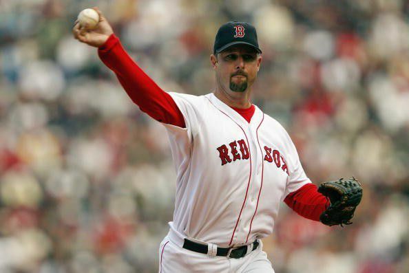 Tim Wakefield, a Boston Red Sox játékosa dob egy csülköt
