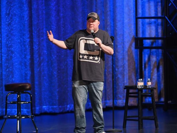 Komikas Johnas Caparulo atidaro savo naują rezidenciją „The Comedy Lineup“ Harrah's Las Vegase