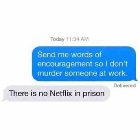 Képernyőkép szöveges üzenetről. 1. üzenet: Küldj bátorító szavakat, hogy ne gyilkoljak meg valakit a munkahelyemen. 2. üzenet: A börtönben nincs Netflix