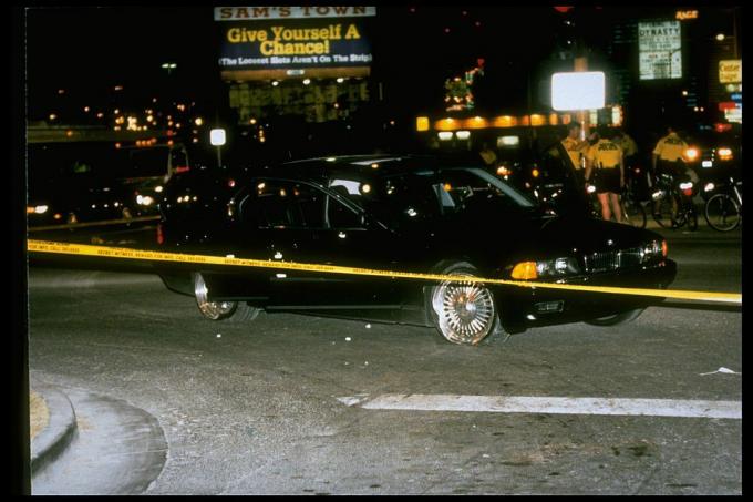 Acordonados en la escena del crimen del tiroteo de Tupac Shakur