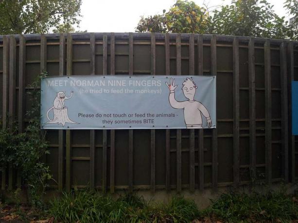 placa de zoológico engraçado