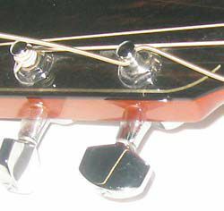 Saitenwechsel bei einer Akustikgitarre für Anfänger