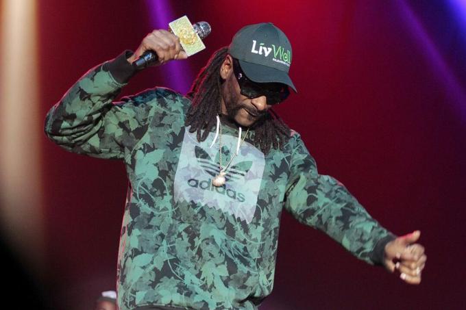 04. MARS: Hip-hop-artisten Snoop Dogg opptrer på OC Fair and Event Center 4. mars 2016.