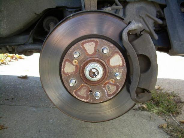 Fjernelse af hjulet for at skifte dine bremseklodser.