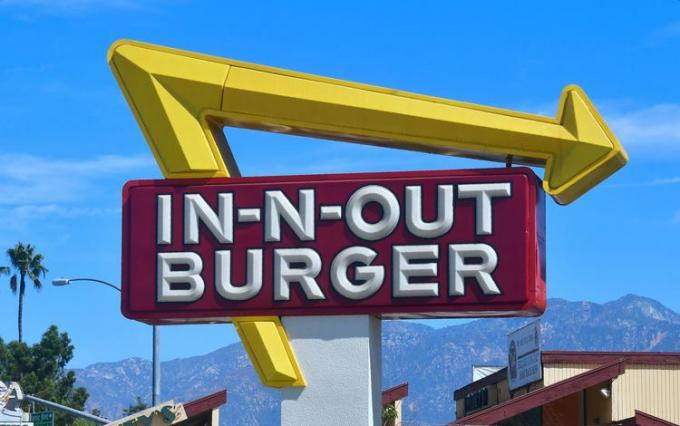 La misión de In-N-Out Burger incluye servir productos de calidad hechos a pedido