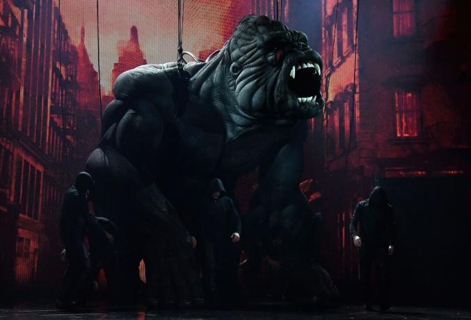 Broadway'de King Kong kuklası