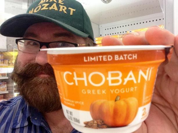 Mike Mozart dan yogurt Yunani Chobani