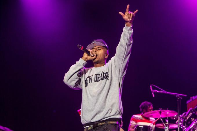 Хип-хоп исполнитель Nas выступает в 2012 году.
