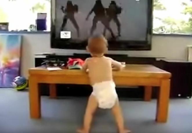 Dítě tančí na virální video Single Ladies