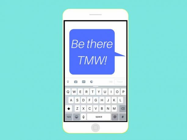 Текстово съобщение с надпис „TMW“ на iPhone