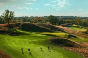 הכירו את מסלול הגולף ארין הילס, אתר אליפות ארצות הברית הפתוחה