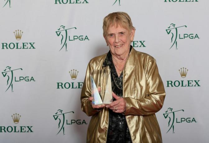 Shirley Spork, kuri kartu su 12 kitų golfo žaidėjų įkūrė LPGA 1950 m.