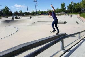 როგორ ავაშენოთ Skateboard Grind Rail