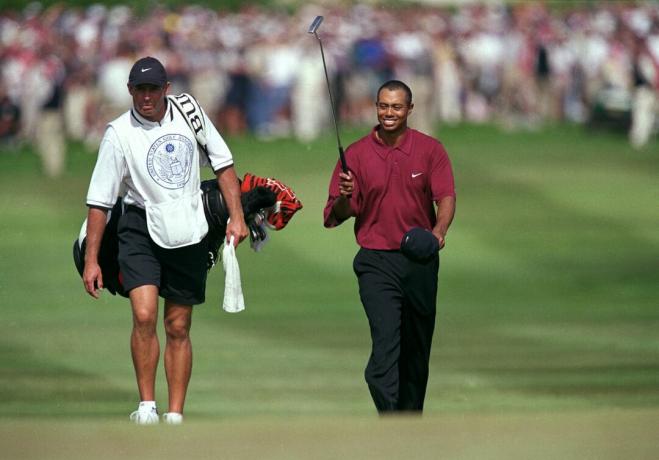 2000 ABD Açık turnuvasında caddy Steve Williams ile Tiger Woods.
