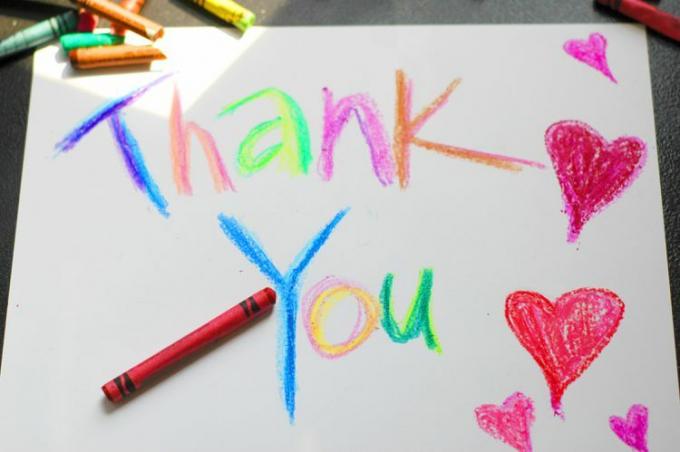 Bedankkaart getekend door een kind met kleurpotloden