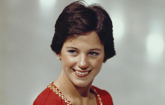 Farvefoto af Dorothy Hamill i kostume taget i 1975.