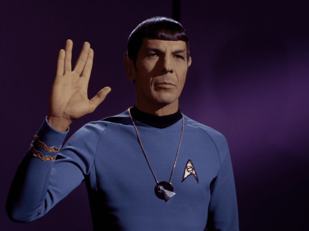 Spock (Leonard Nimoy) v " Izvirni seriji"
