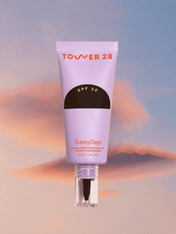 Et produktbillede af Tower 28 tonet SPF Sunscreen Foundation