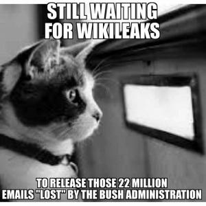 Meme amuzante care reacționează la saga de e-mail a lui Hillary Clinton