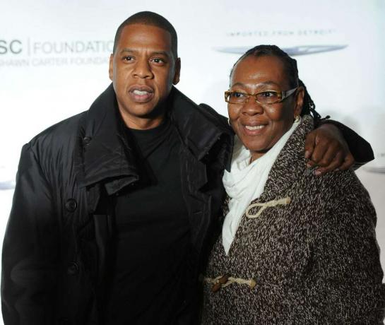 Jay-Z og hans mor til et arrangement