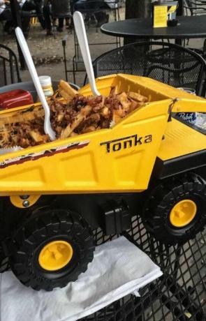 pommes frites bag på en tonka-lastbil