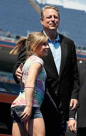 Gymnastka Shawn Johnson s bývalým viceprezidentem Al Gorem na Demokratickém národním shromáždění