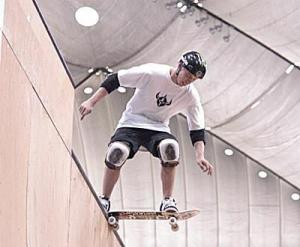 Hur man hoppar in på en skateboard i en skatepark eller ramp