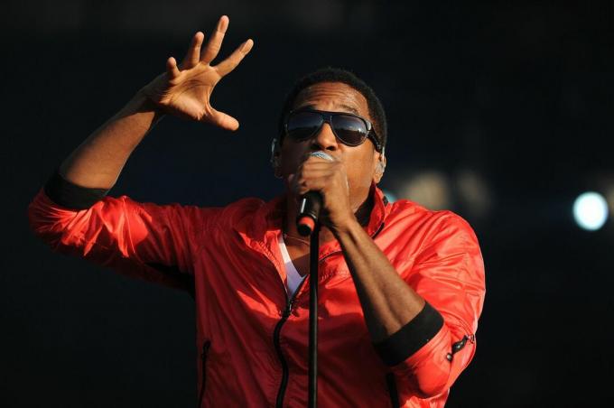 Amerykański artysta hip-hopowy Q-Tip występuje podczas drugiego dnia Wireless Festival w Hyde Parku w centrum Londynu 5 lipca 2009 r.